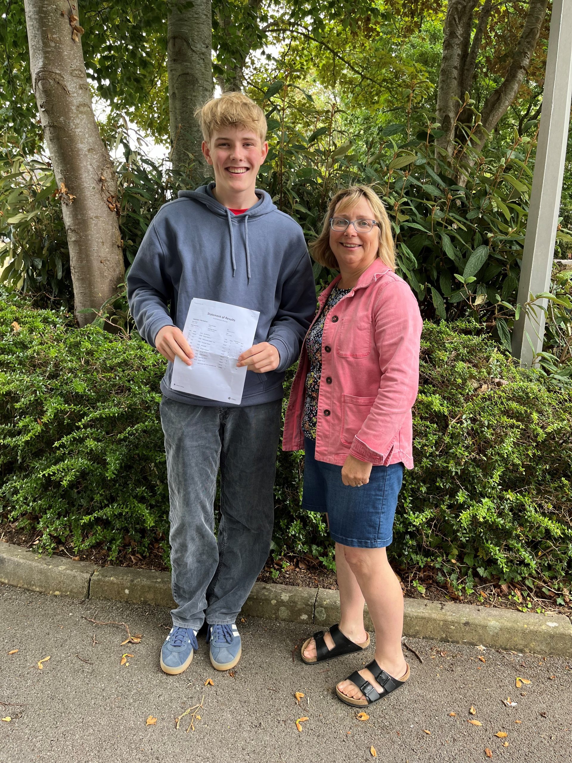 Morley Humberston and Mrs McMeakin Ashay, Heidi, Ida, Maddie and Elodie Picture: Sexey's School