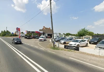 The roof at Bawdrip Service Station needs to be raised - as vehicles keep hitting it. Picture: Google