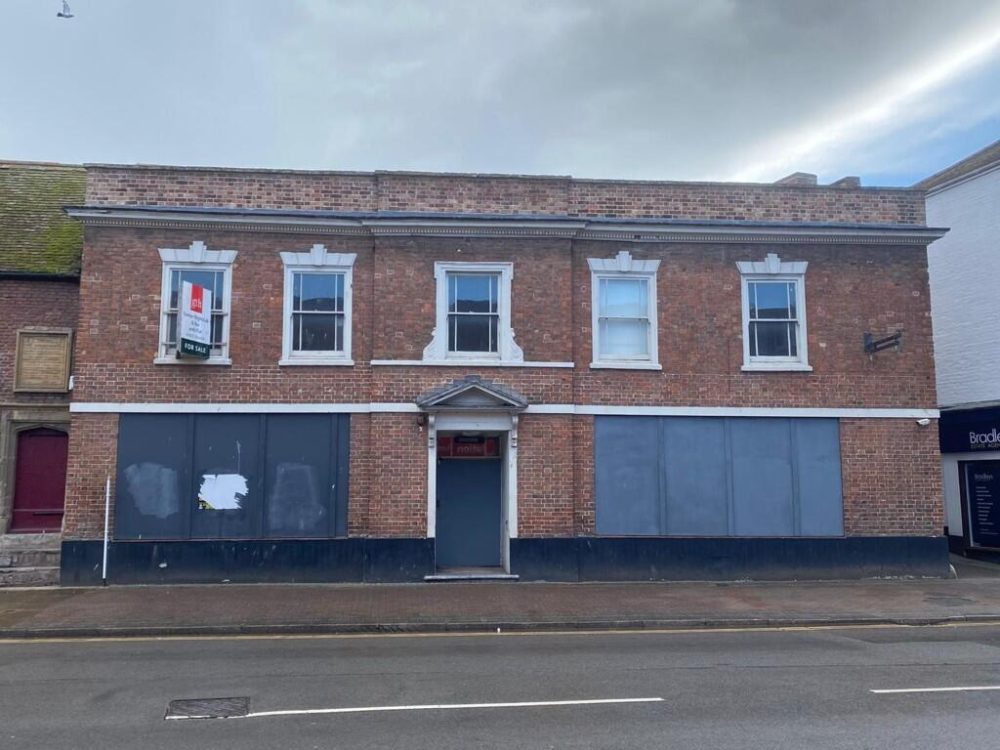The former bar/nightclub in East Street, Taunton, is set to be sold at auction