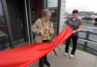 Mayor of Wellington, Janet Lloyd, does the honours at the new Domino's