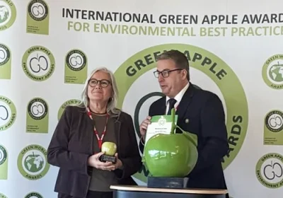 Linda Hull receives a Green Apple Award at the House of Lords