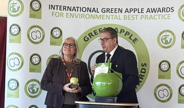Linda Hull receives a Green Apple Award at the House of Lords