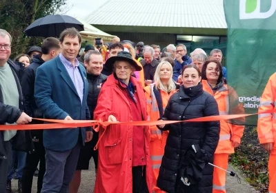 Cllr Ros Wyke cuts the ribbon on the new section of the Strawberry Line. Picture: Somerset Council