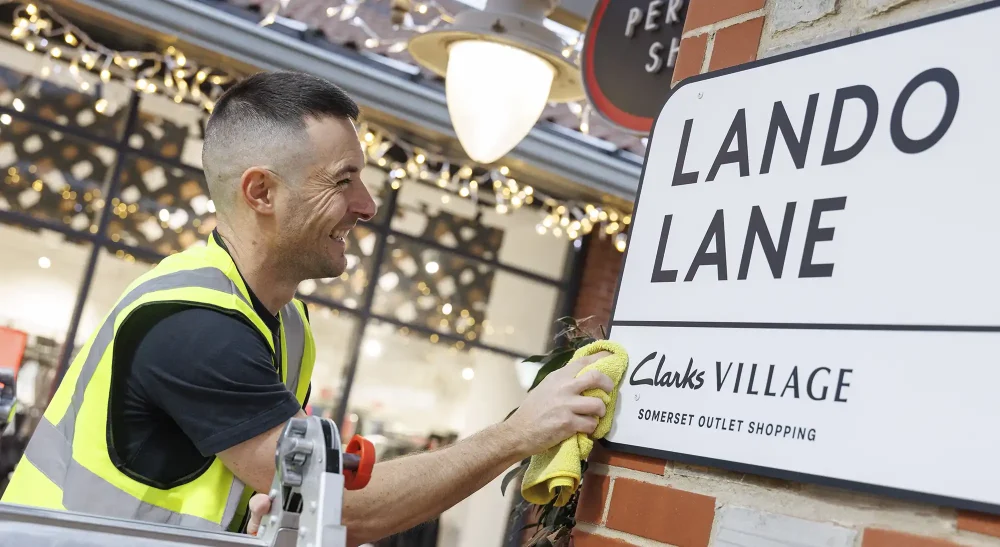New signs have been put up for Lando Lane, in honour of Formula 1 world champion, Lando Norris