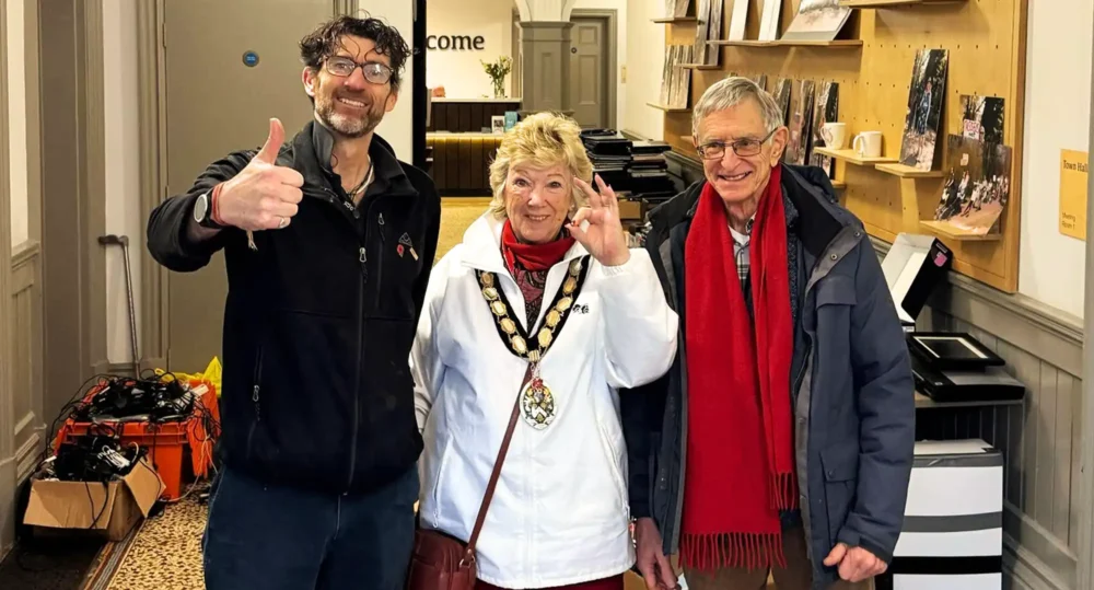 Simon Barfoot with Frome mayor Anita Collier and Donate IT trustee, Chris Simpson